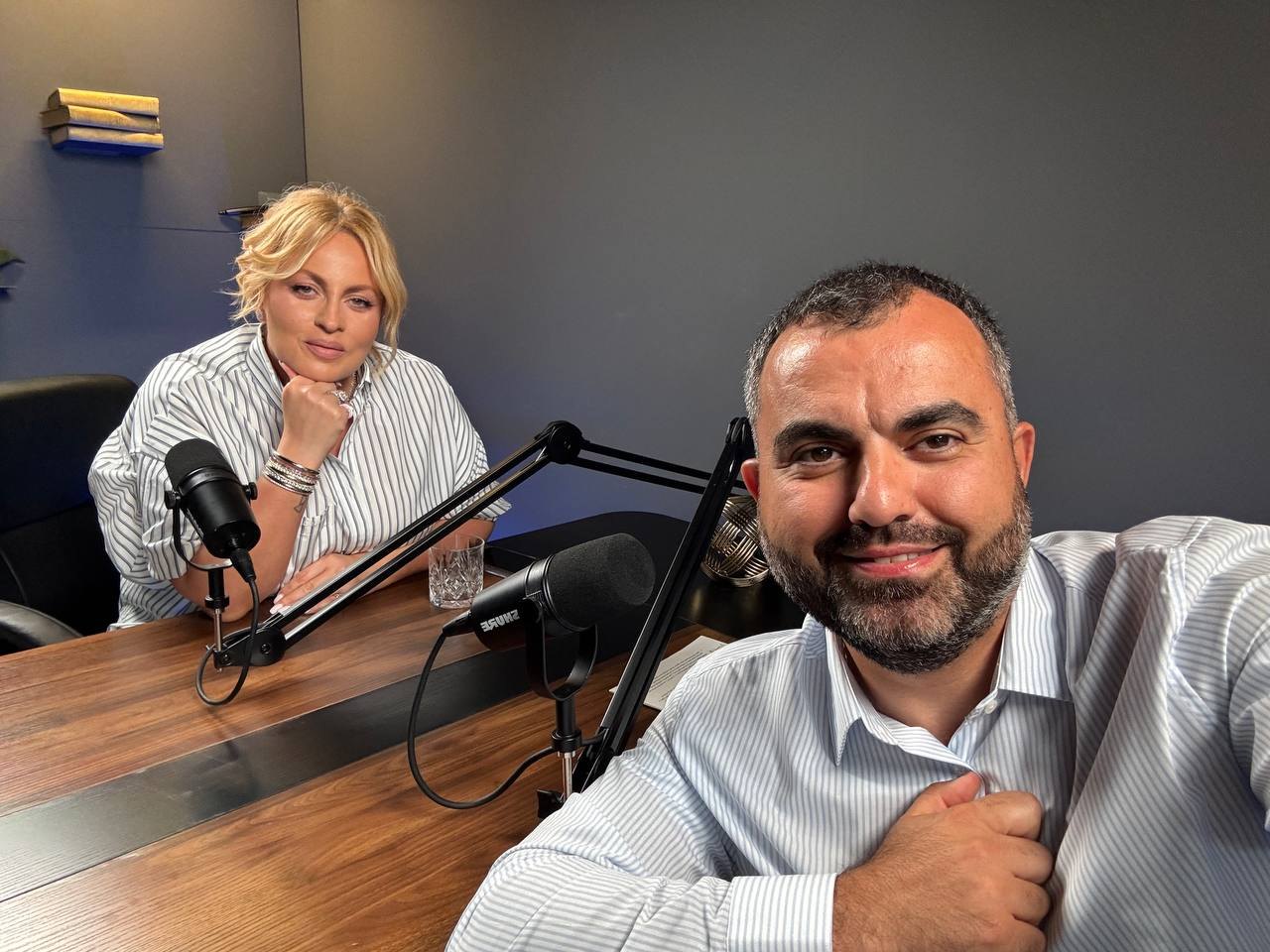 Edgar and his guest in the Expert Talk studio